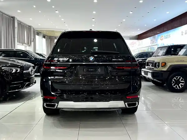BMW X7 2025
