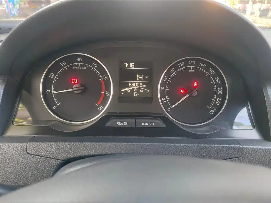 Skoda Rapid Spaceback 2018 — фото 14