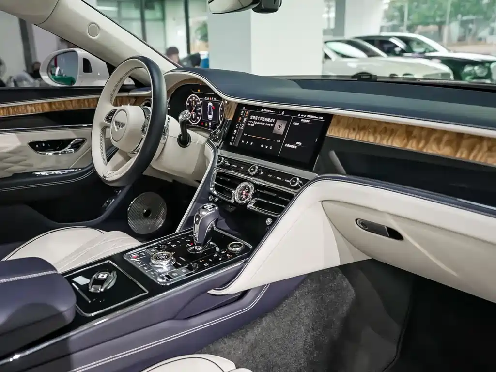 Bentley Flying Spur 2022 — фото 15