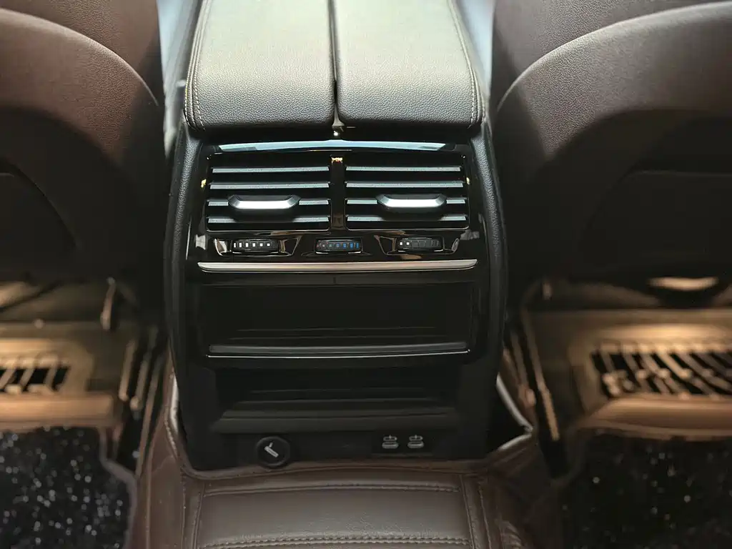 BMW 5 Series 2021 — фото 14