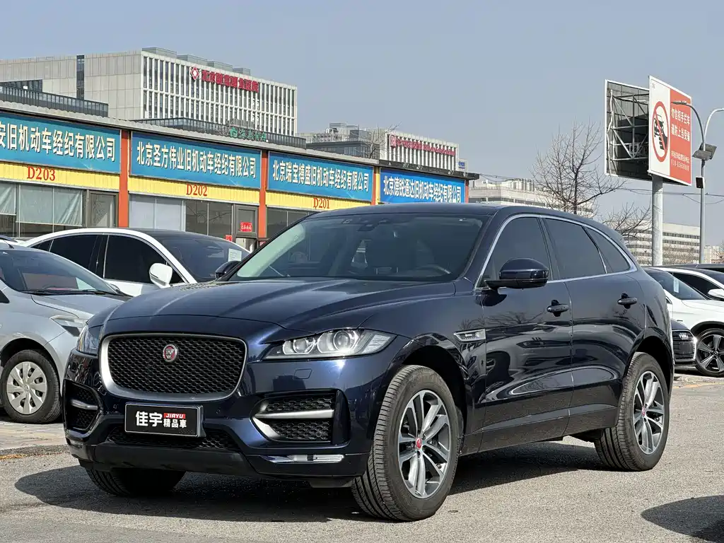 Jaguar F-PACE 2017 — фото 1