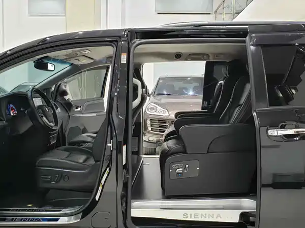 Toyota Sienna 2016