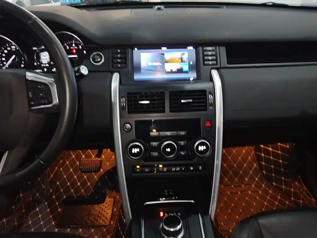 Land Rover Discovery Sport 2017 — фото 13