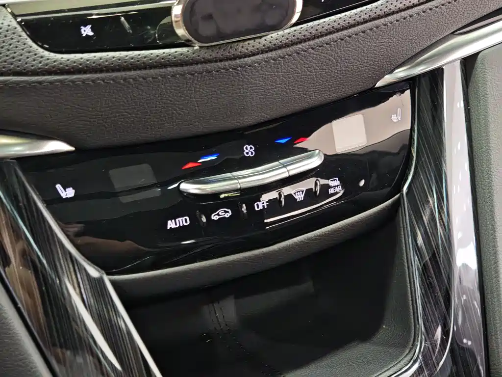 Cadillac XT5 2024 — фото 16