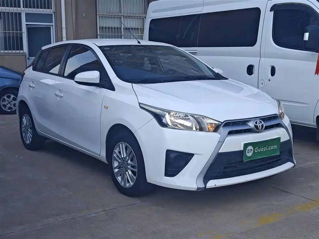 Toyota Yaris L 2015 — фото 4