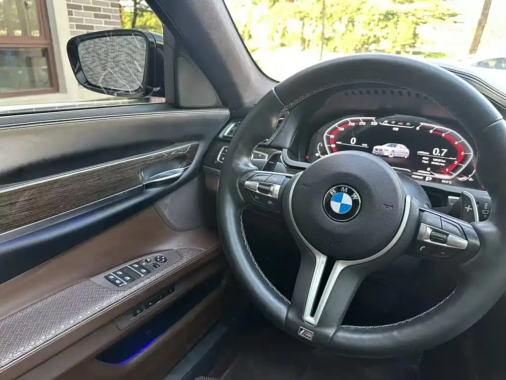 BMW 7 Series 2011 — фото 15