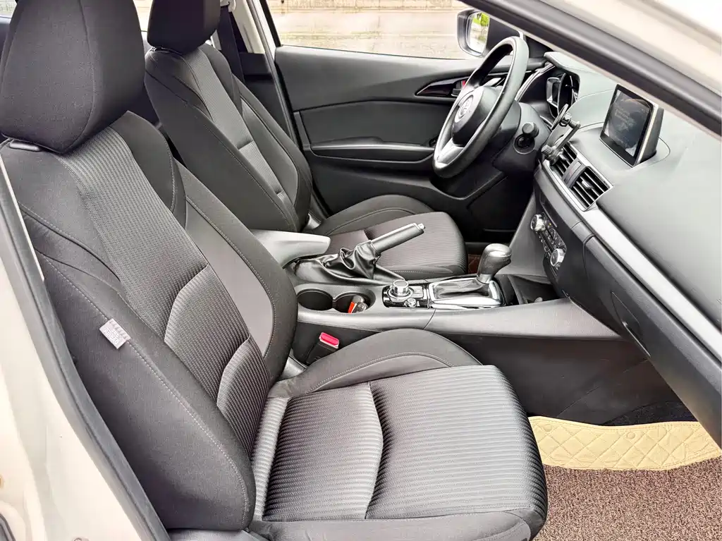 Mazda 3 Axela 2016 — фото 8
