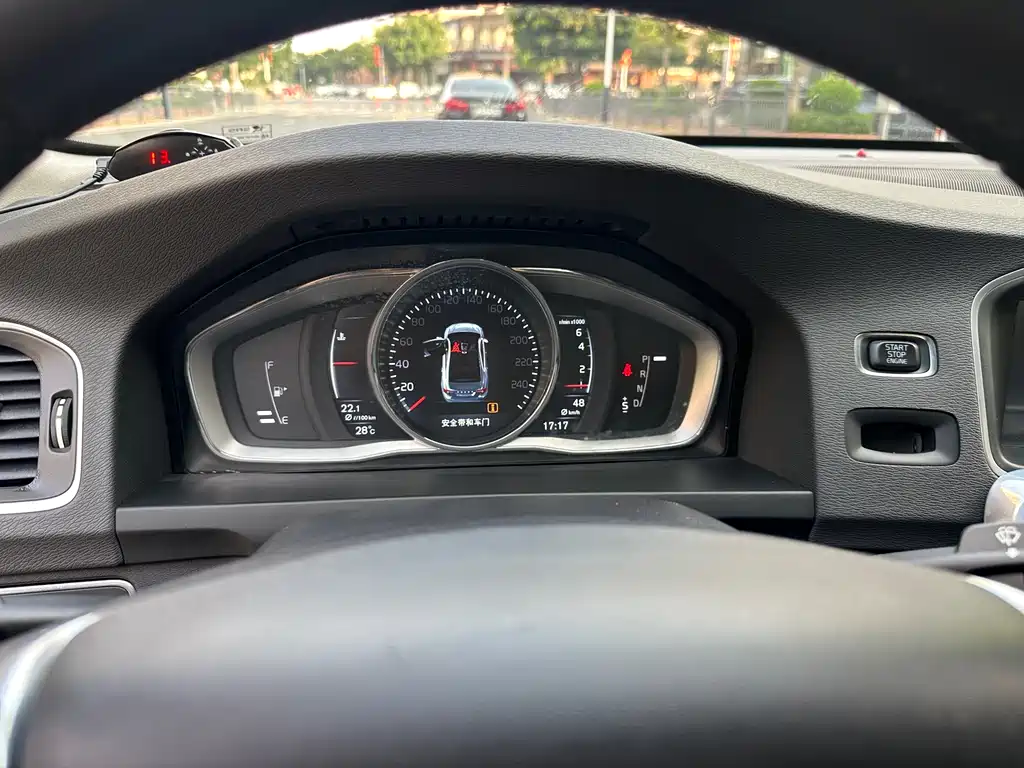 Volvo S60 2015 — фото 11