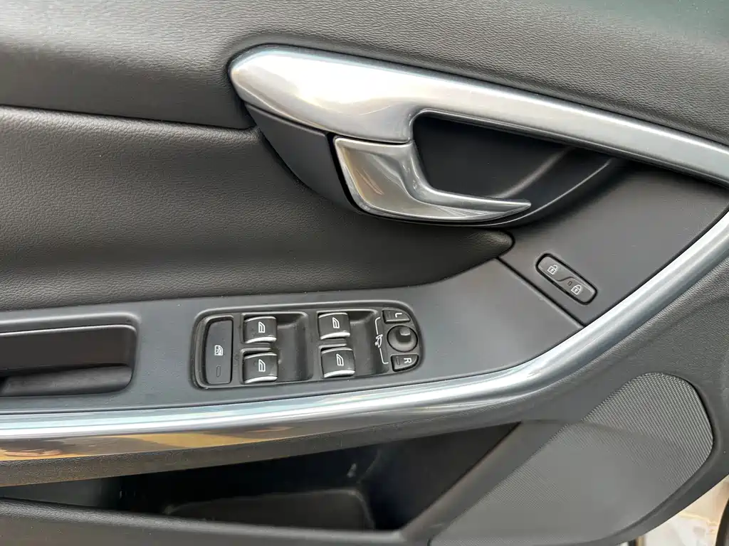 Volvo S60 2015 — фото 13