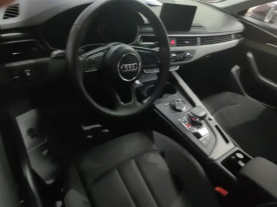 Audi A4L 2018 — фото 12