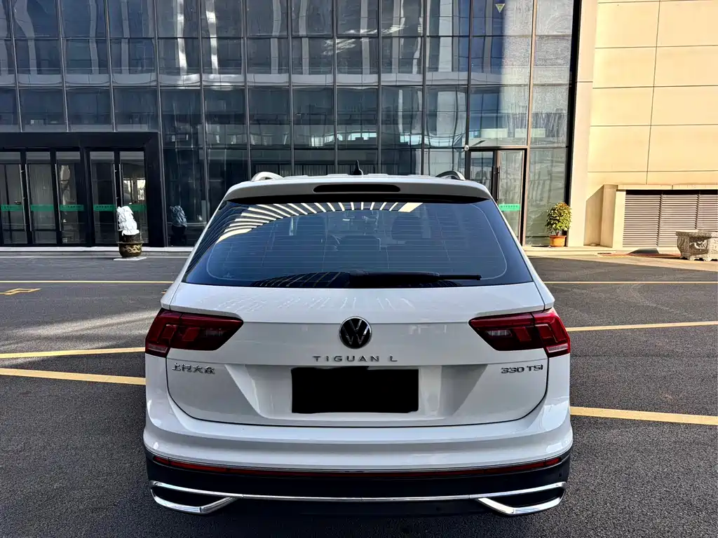Volkswagen Tiguan L 2023 — фото 4