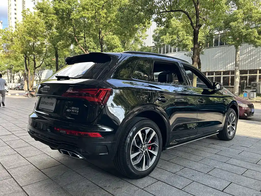 Audi Q5L 2024 — фото 15