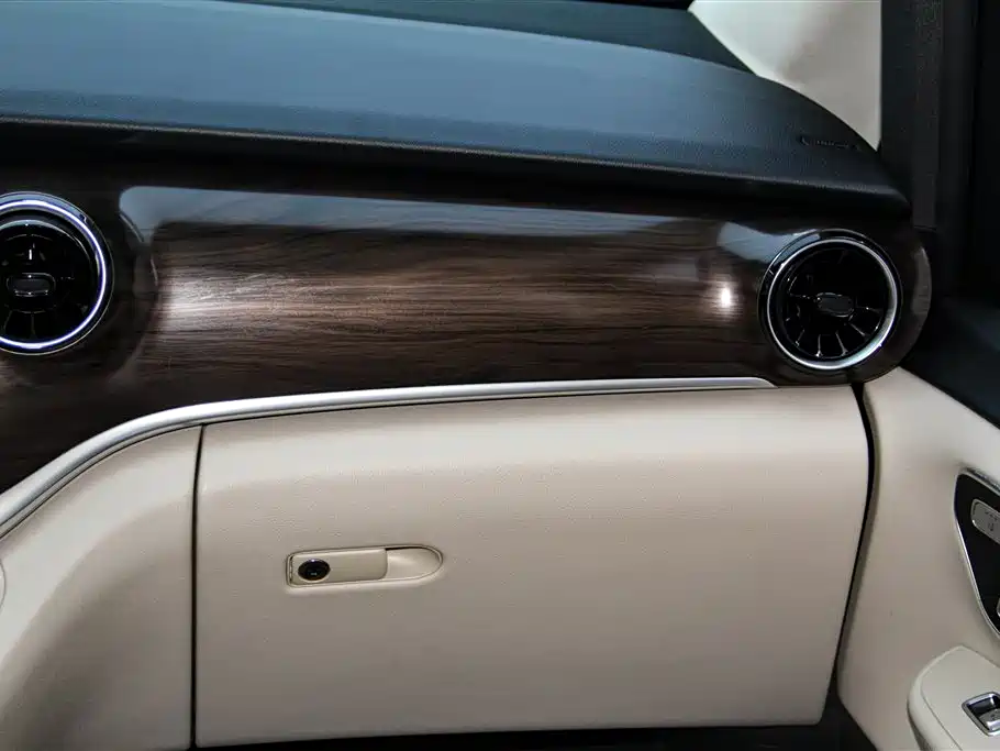 Mercedes-Benz V-Class 2021 — фото 30