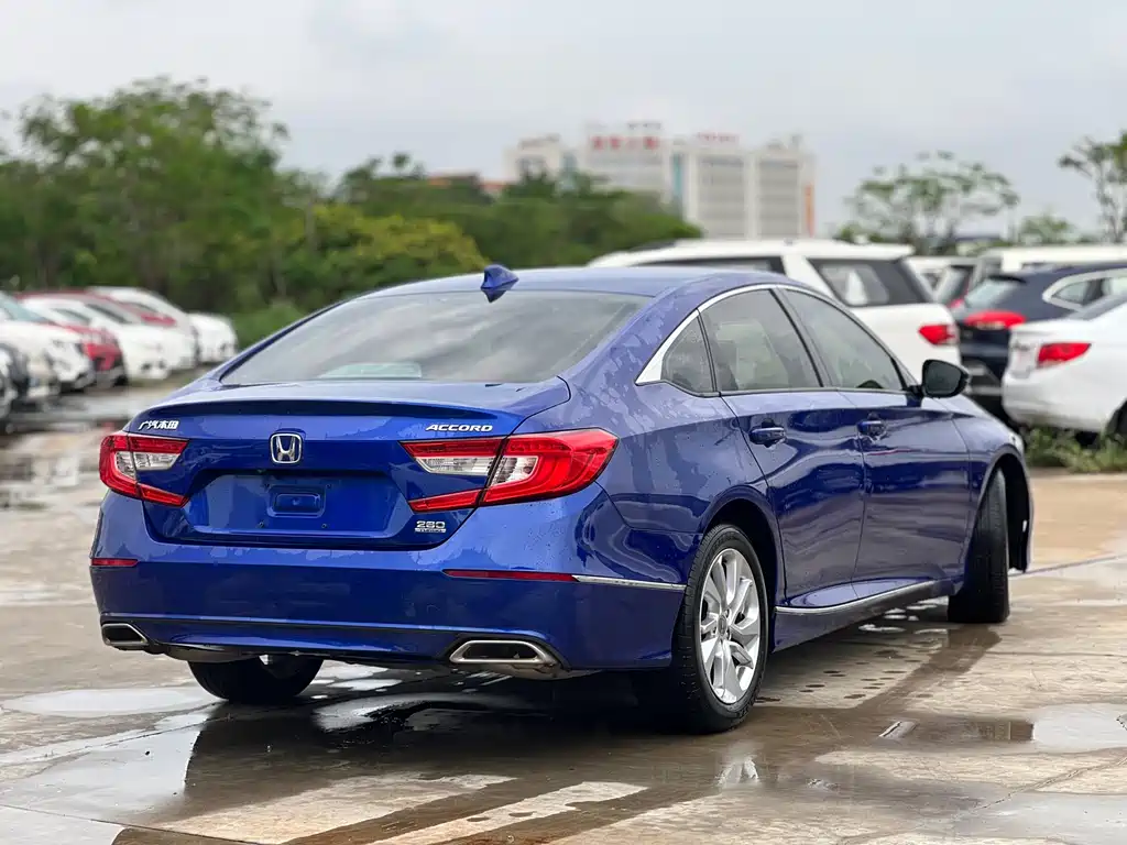 Honda Accord 2018 — фото 9