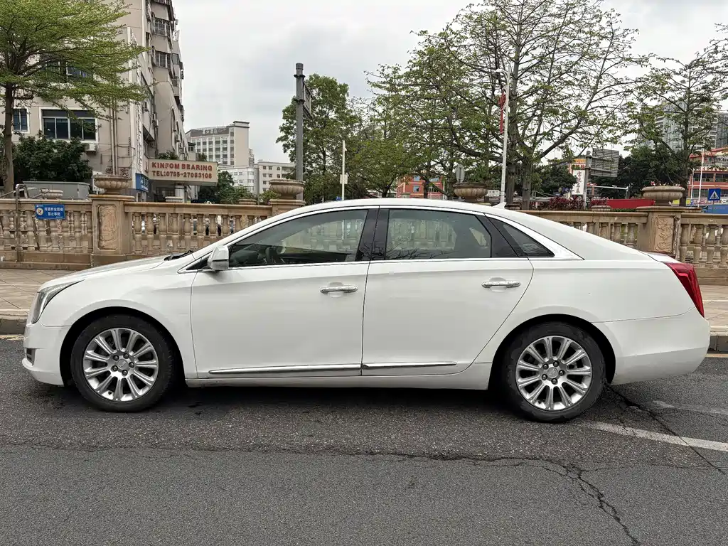 Cadillac XTS 2016 — фото 16