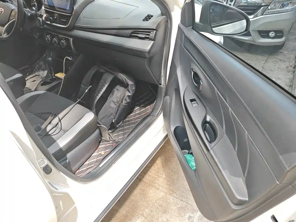 Toyota Yaris L 2022 — фото 19