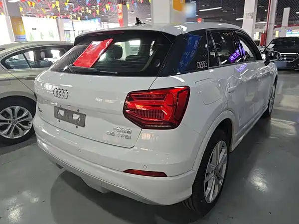 Audi Q2L 2019