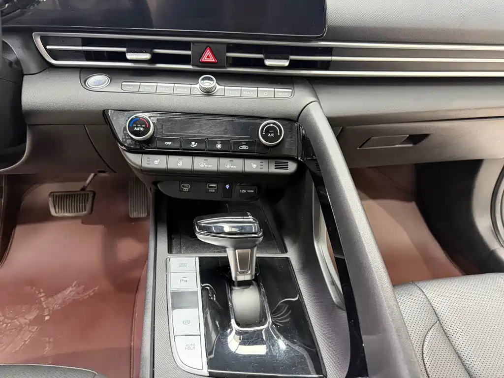 Hyundai Elantra 2023 — фото 14