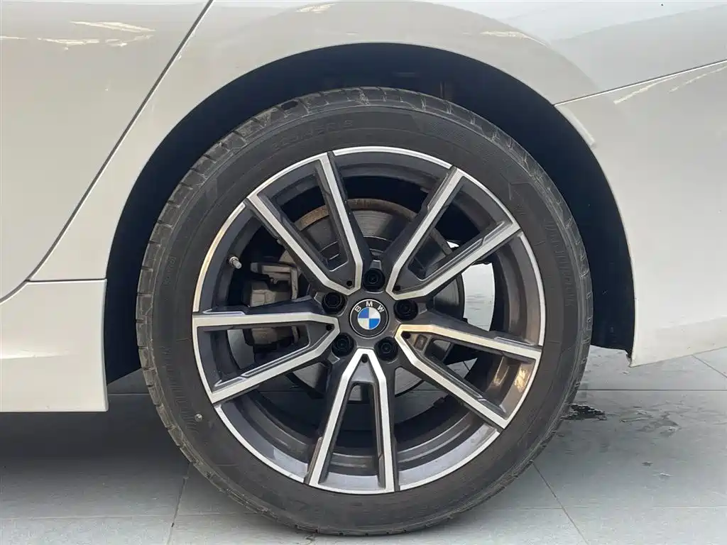 BMW 3 Series 2025 — фото 17