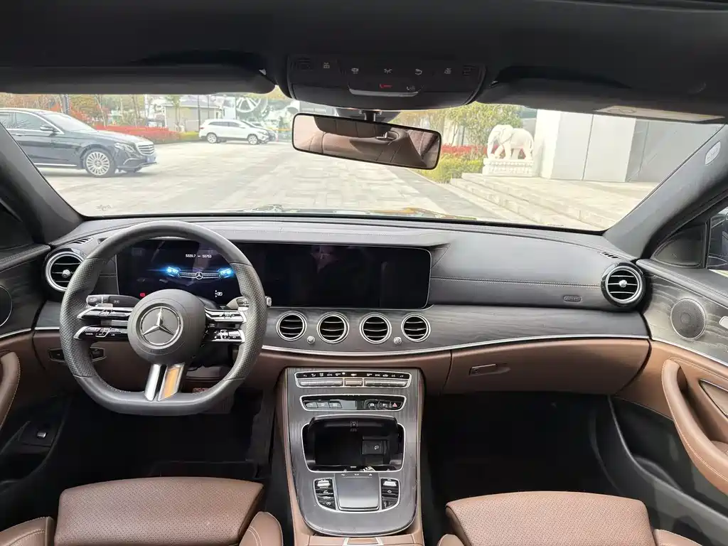 Mercedes-Benz E-Class 2022 — фото 11