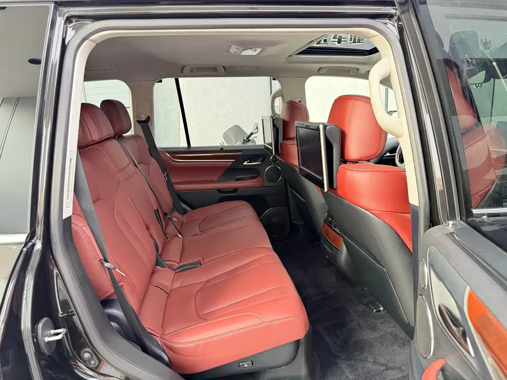 Lexus LX 2017 — фото 17