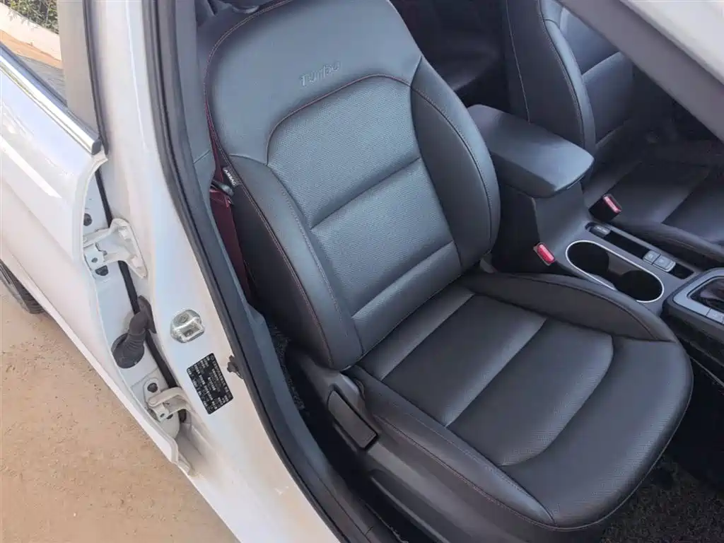 Hyundai Elantra 2019 — фото 25