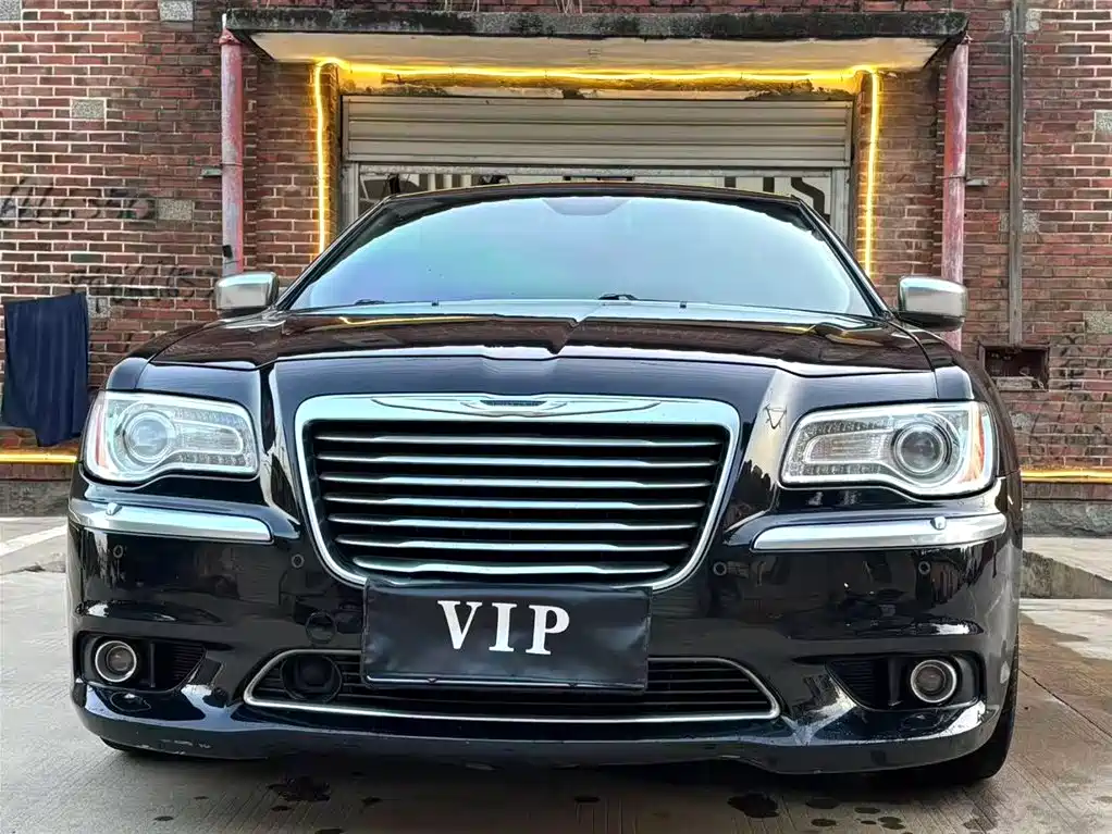 Chrysler 300C 2015 — фото 2