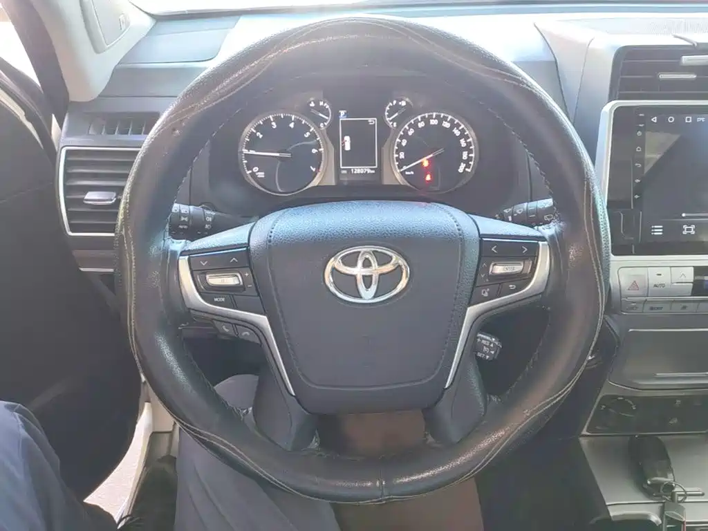 Toyota Prado 2019 — фото 11