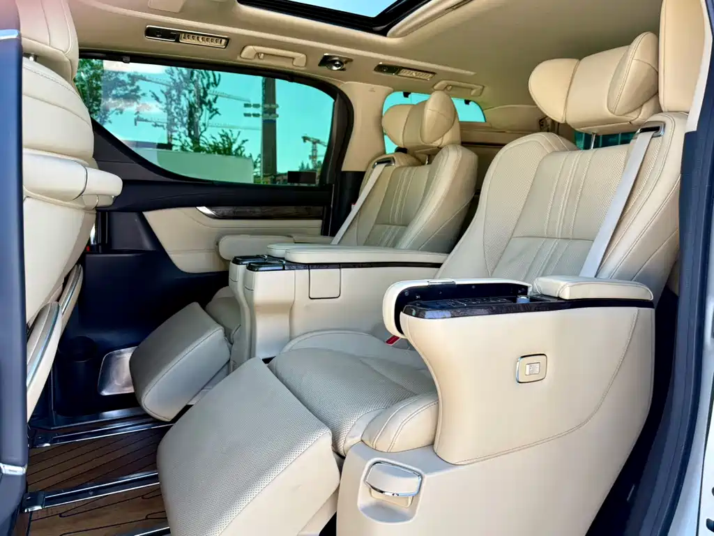 Toyota Alphard 2021 — фото 11