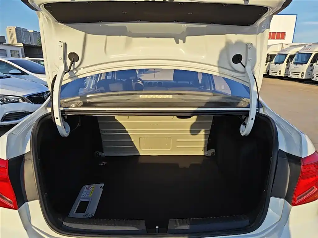 Volkswagen Jetta 2018 — фото 19