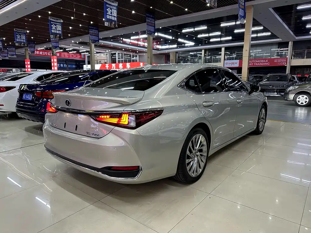Lexus ES 2020 — фото 7
