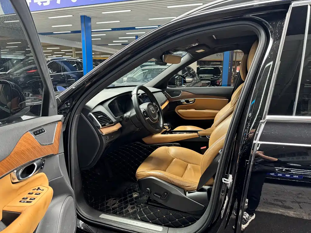 Volvo XC90 2018 — фото 6