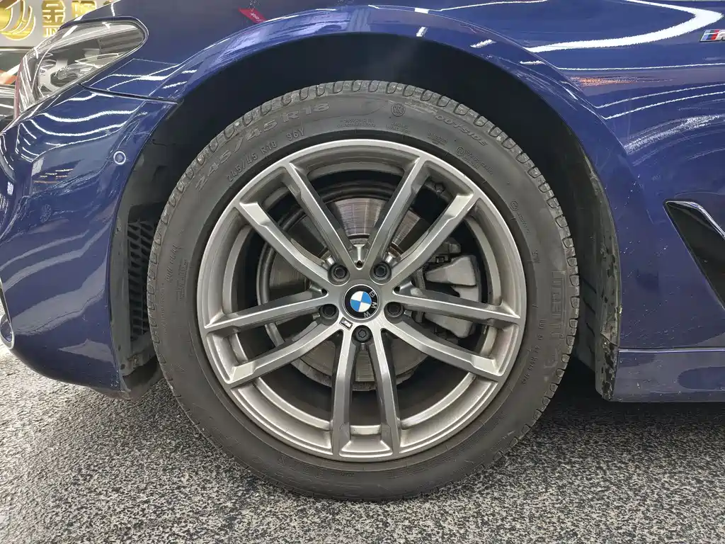 BMW 5 Series 2018 — фото 27