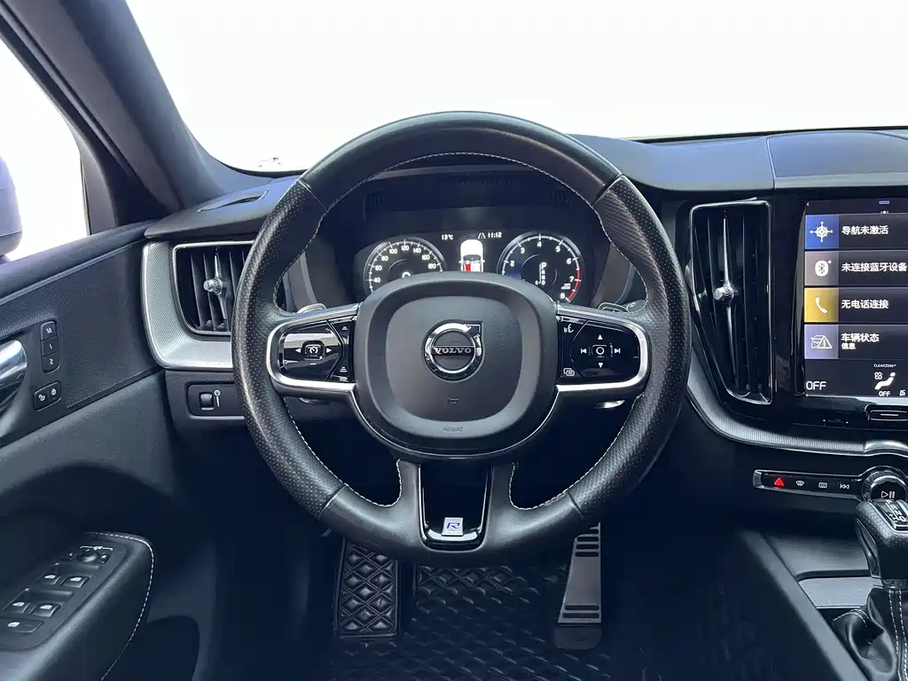 Volvo XC60 2019 — фото 10