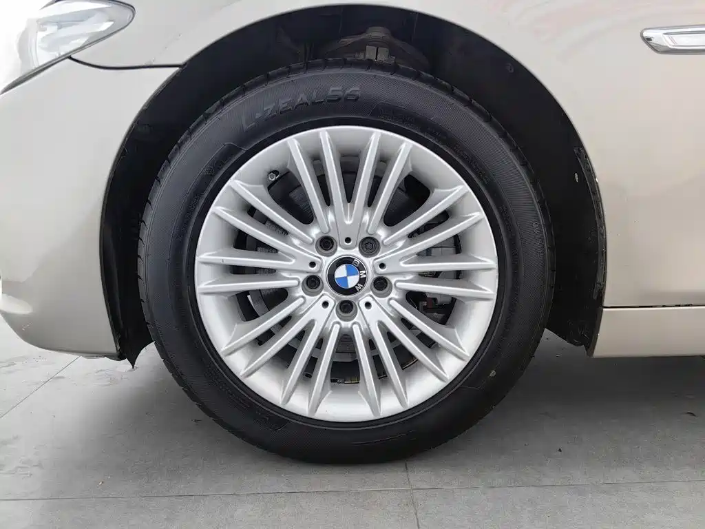 BMW 5 Series 2014 — фото 17