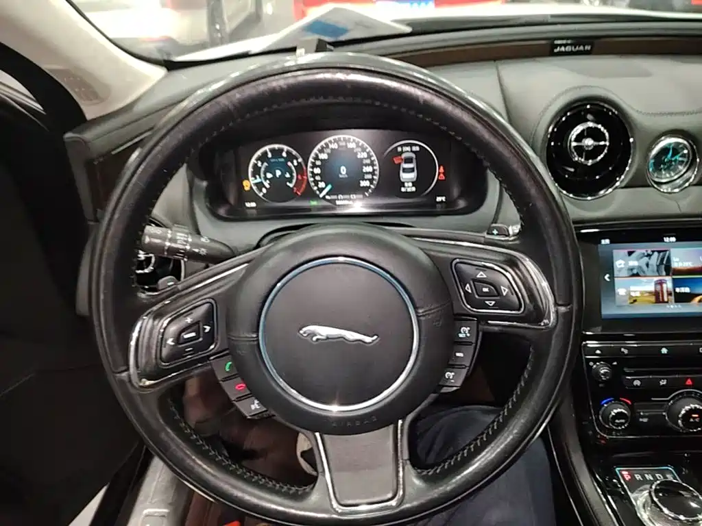Jaguar XJ 2016