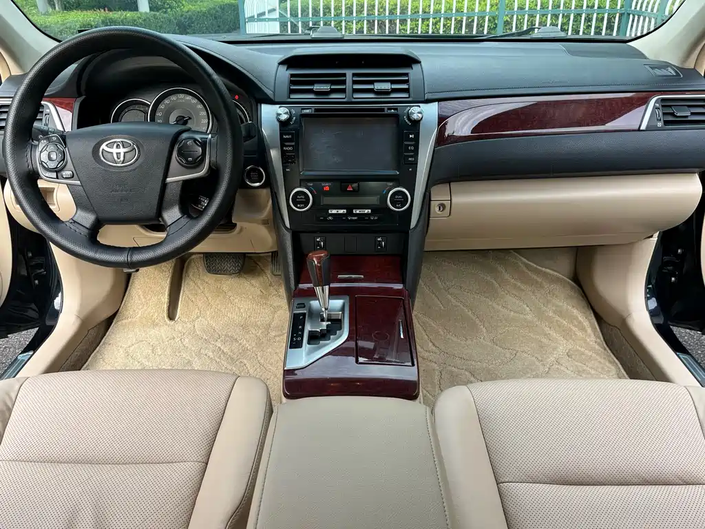 Toyota Camry 2012 — фото 4