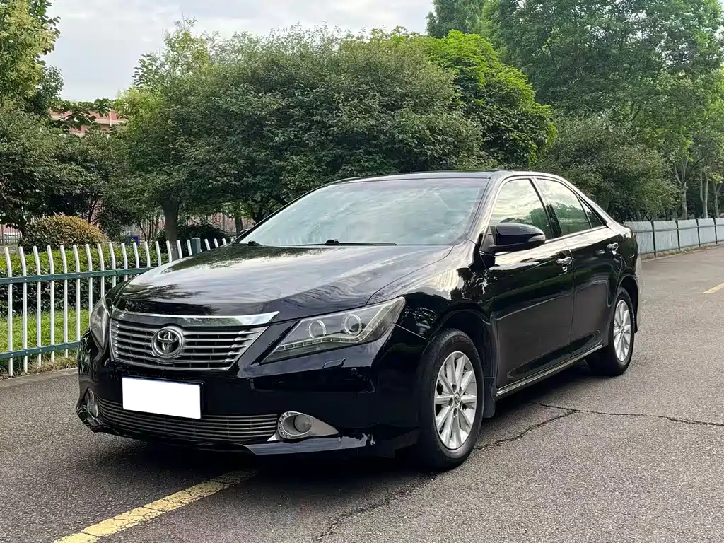 Toyota Camry 2012 — фото 1