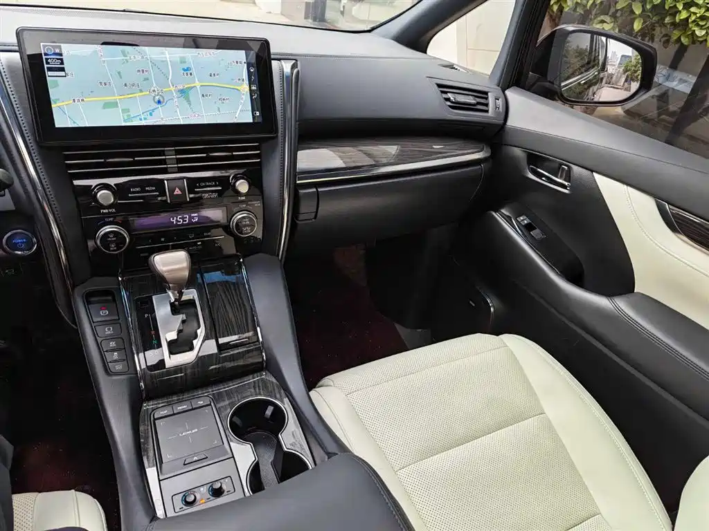 Lexus LM 2022 — фото 17