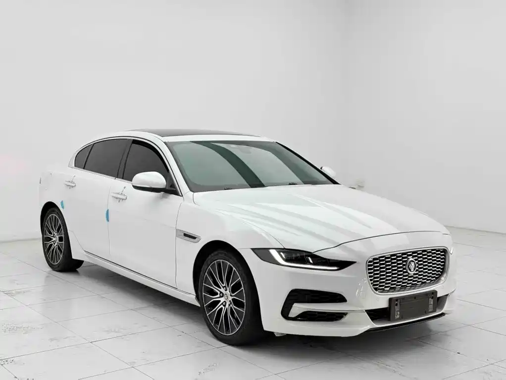 Jaguar XEL 2019 — фото 3