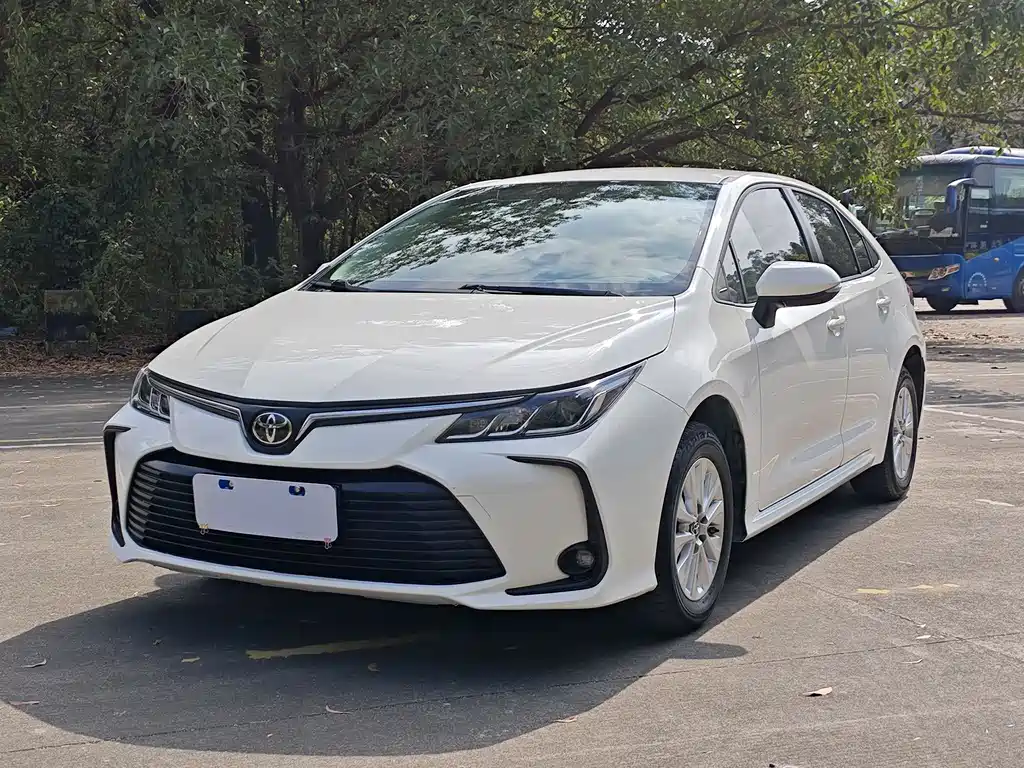 Toyota Corolla 2022 — фото 1