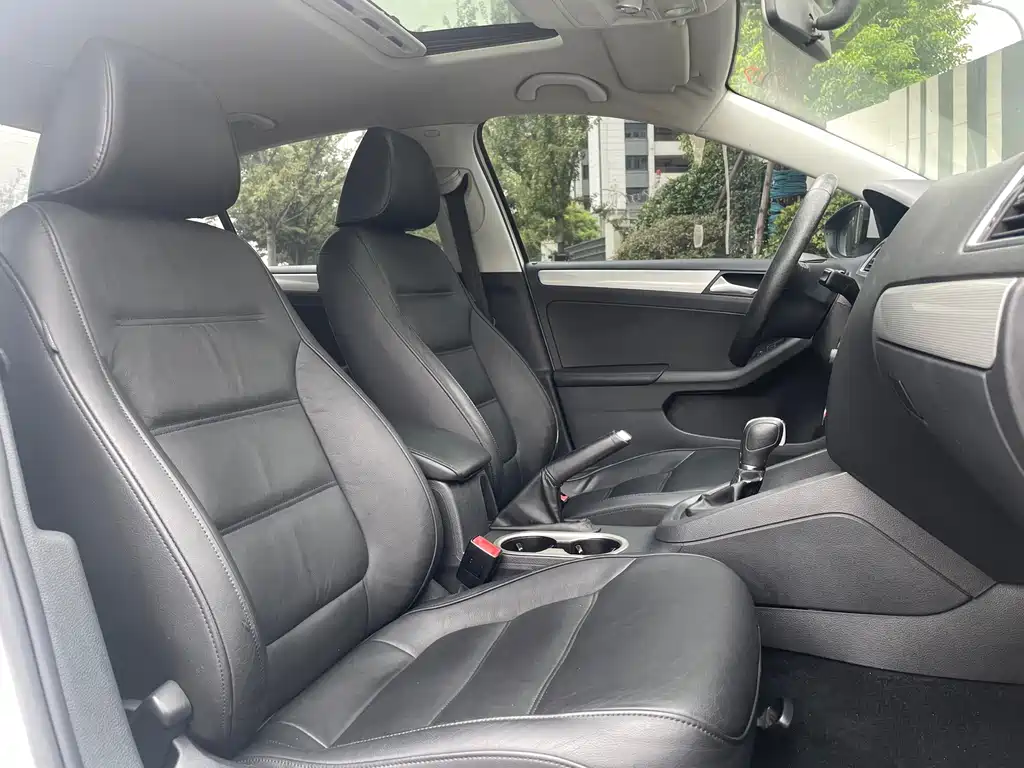 Volkswagen Sagitar 2013