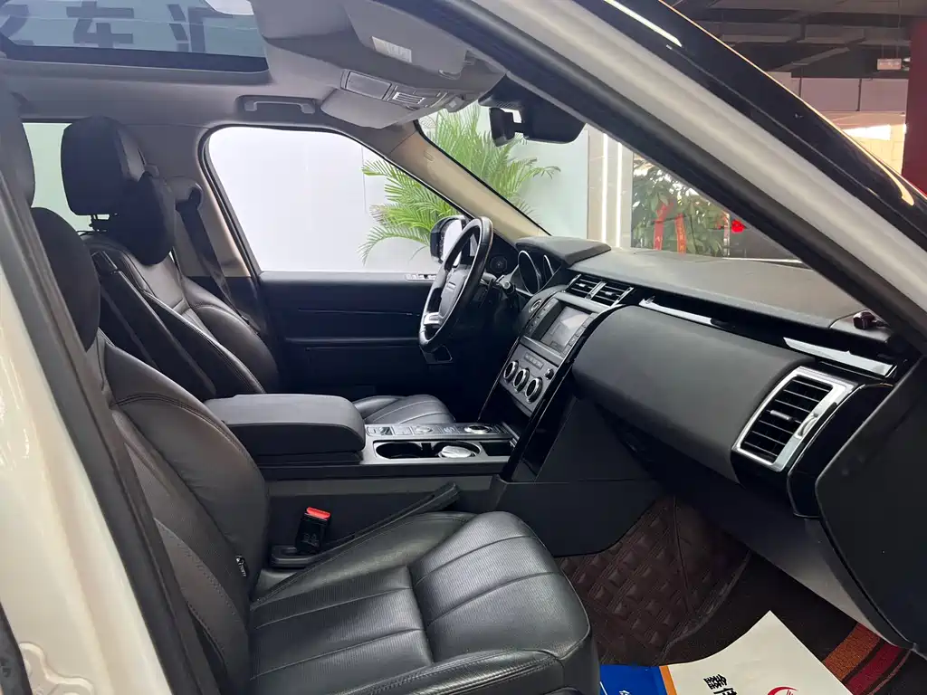 Land Rover Discovery 2018 — фото 14