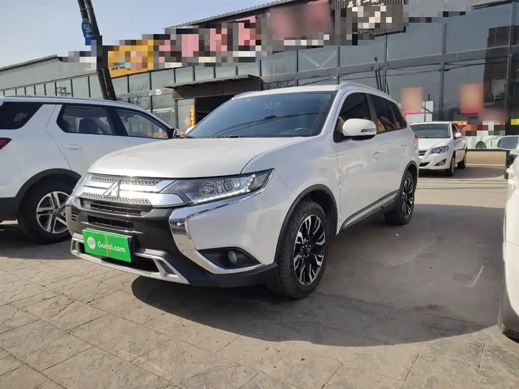 Mitsubishi Outlander 2020 — фото 2