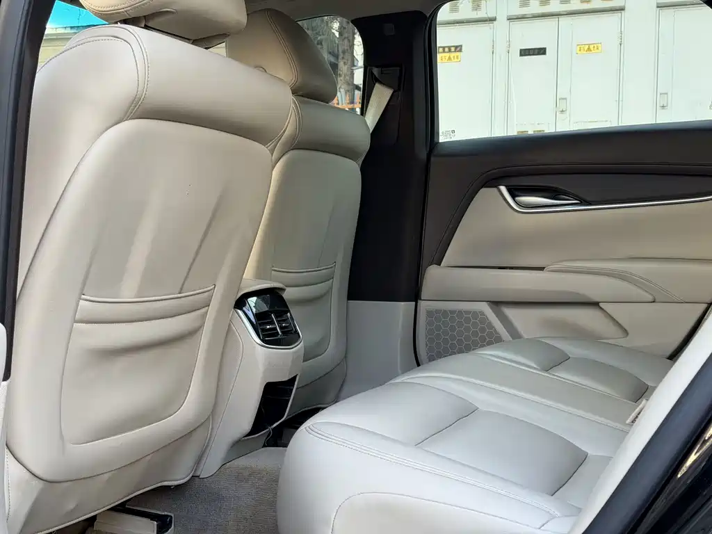 Cadillac XTS 2017 — фото 15