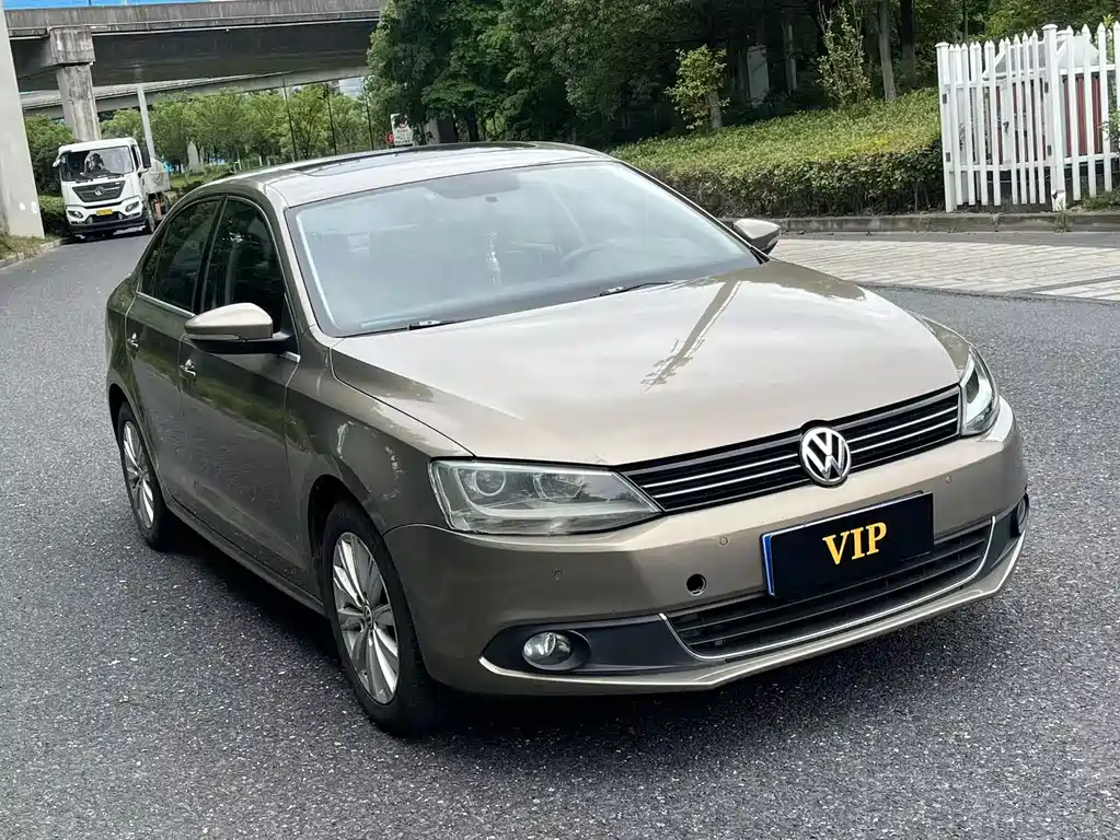 Volkswagen Sagitar 2013