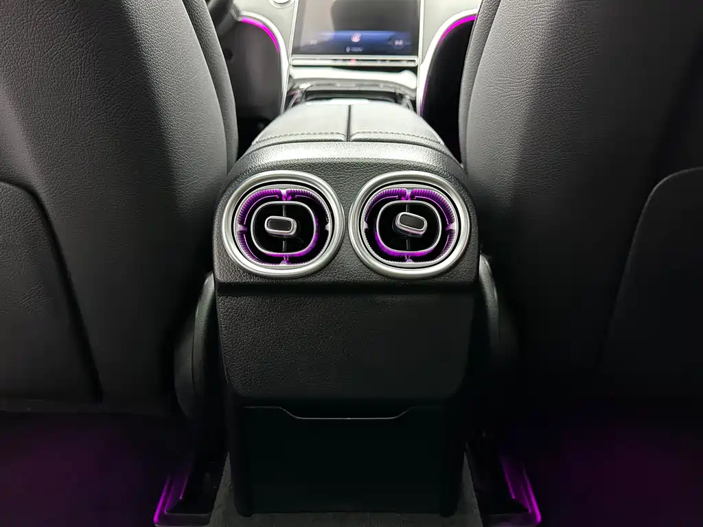 Mercedes-Benz C-Class 2023 — фото 8