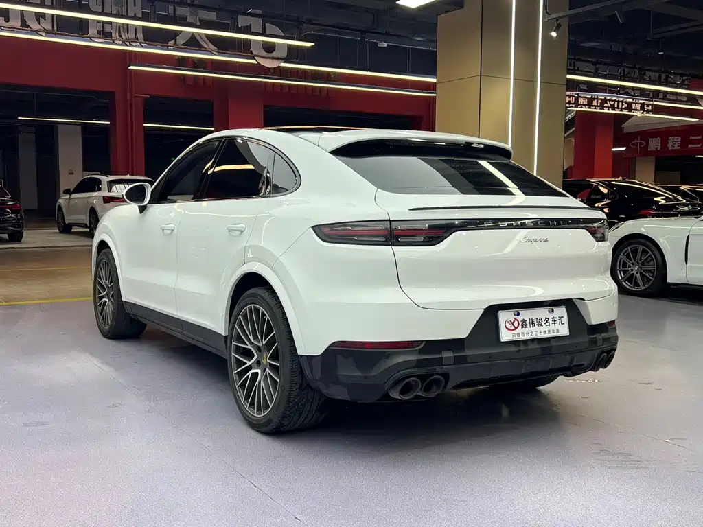 Porsche Cayenne 2021 — фото 17