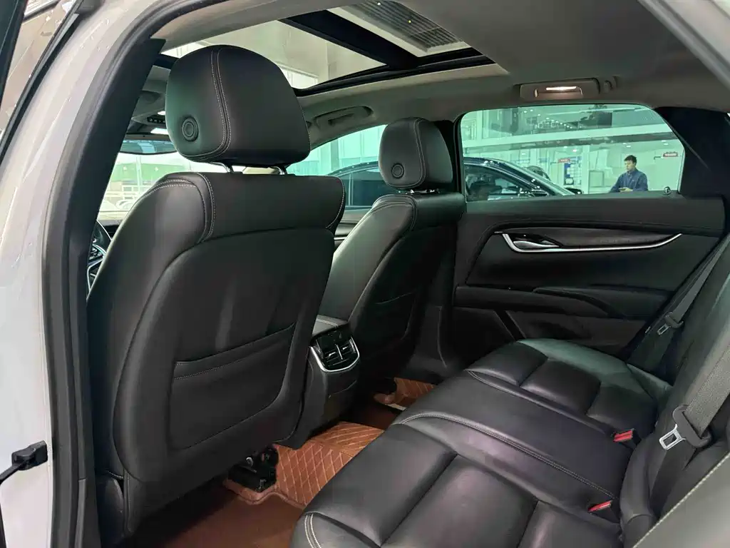 Cadillac XTS 2019 — фото 12