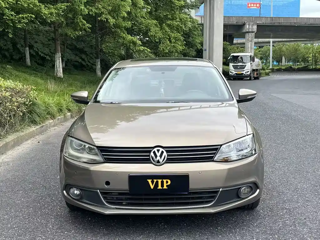 Volkswagen Sagitar 2013
